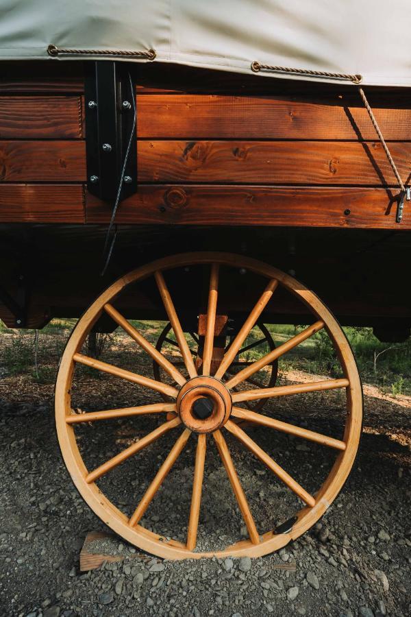 Heated & Ac Full Bathroom Covered Wagon